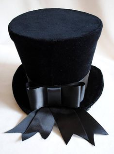 Top Hats For Women, Ouji Fashion, Hat Aesthetic, Victorian Hats, Black Top Hat, Victorian Ladies, Fantasy Concept, Hat Styles, Double Black