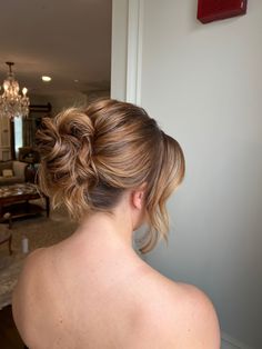 Updo 2023 Updo 2023, Hairstyles For Redheads, Loose Bridal Updo, Bridesmaid Bun, Grad Makeup, Beach Wave Spray, Hairstyle 2023, Bridesmaid Hairstyle