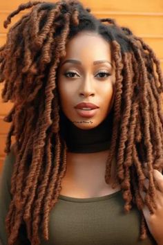 The crochet goddess locs is a popular and edgy hair trend that matches the bohemian style. This style consists of crocheted hair locs that give a natural and laid-back look. Click here to check out more trending crochet braids styles this year. Crochet Goddess Locs, Crochet Goddess