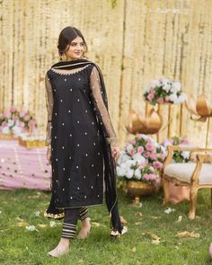 Eid Dress Ideas, Crochet Cable Knit, Dress Design Pakistani, Tailor Design, Plazzo Suits, Womens Trendy Dresses