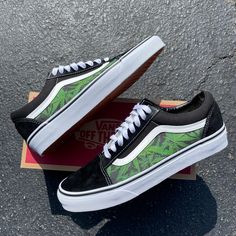 Weed - Custom Old Skool Vans Vans Custom Ideas Old Skool, Vans Custom Ideas, Custom Vans Old Skool, Vans Old Skool Custom, Painting Shoes, Santa Cruz Shirt, Old Skool Vans, Spa Night, Custom Vans