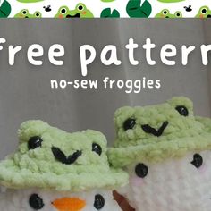 two crocheted snowmen wearing hats with the words free pattern no - sew froggies