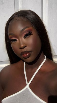 Red Eyeshadow Look, Maquillage On Fleek, Dark Skin Beauty, Makeup Eye Looks, Dark Makeup, Glamour Makeup, Dark Skin Makeup, Looks Black