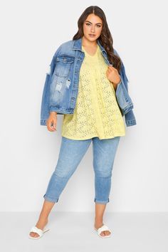 Size 20 Women, Plus Size Vests, Casual Weekend Outfit, Size 16 Women, Curve Fashion, Plus Size Clothes, Plus Size Womens, Clothing Trends