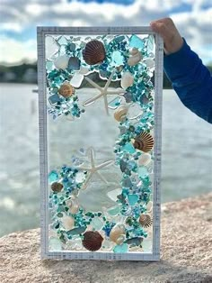 Sea Glass Art Diy, Sea Glass Mosaic, Coastal Wreath, L'art Du Vitrail, Beach Glass Crafts