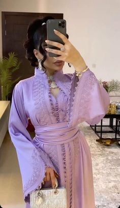 Moroccan Dress Modern, Outfit Soiree, Moroccan Traditional Dress, Dress For Bride, Stylish Outfits Casual