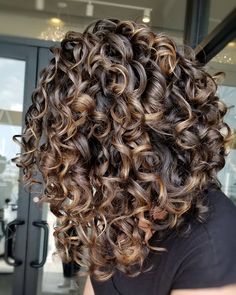 Lowlights For Brunettes Curly Hair, Curly Color, Dyed Curly Hair, Highlights Curly Hair, Long Shiny Hair, Heart Palpitations, Haircut Inspiration, Curl Pattern