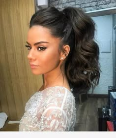 Curled High Ponytail, Medium Lenth Hair, Ponytail With Curls, Beautiful Ponytail, Curled Ponytail, High Ponytail Hairstyles, High Ponytail, High Ponytails