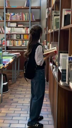 Worst Outfits, Library Aesthetic, Japan Outfit, Minimalist Wardrobe, Fashion Mistakes, Autumn Aesthetic, 가을 패션, Autumn Outfit, 10 Pounds