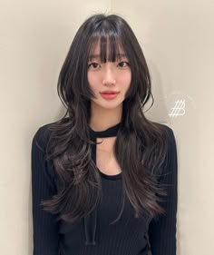 𔓕˚𝅄Instagram જ⁀➴ theboutique_official Hushcut With Bangs, Wispy Hime Cut, Hush Cut And Hime Cut, Shaggy Hime Cut, Hush Cut With Wispy Bangs, Hime Wolf Cut, Hime Cut Curly Hair, Hime Haircut Long, Asian Hair Inspo