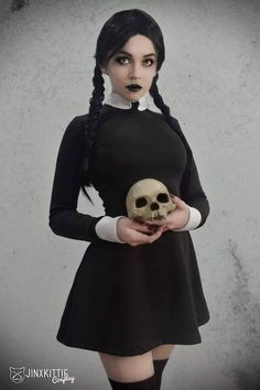 Wednesday Addams Cosplay, Halloween Costumes Women Creative, Makeup Zombie, Halloween Coustumes, Scary Halloween Costumes, Halloween Costumes Makeup, Halloween Makeup Looks