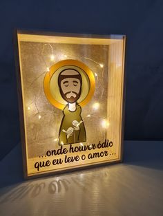 an illuminated glass box with the image of jesus christ on it and words underneath that read, order hour sido que se veve o amos