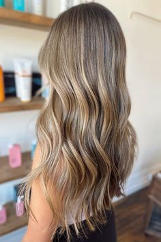 Honey blone using @redken5thave seq 9g 9n 8gi 9vg Dark Honey Blonde Hair Balayage, Bronde Bayalage, Dirty Blonde Hair With Highlights, Blonde Light Brown Hair, Honey Blonde Balayage, Light Brunette Hair, Hairstyles Quick, Brown Hair With Caramel Highlights, Light Brunette