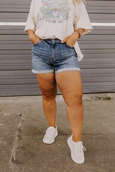 - Perfect for sunny days and warm nights, these chic denim shorts bring a laid-back summer vibe to your OOTD! - Unlined stretchy denim with faded accents - A waistline with belt loops, a hidden zip fly, and button closure - Functional front and back pockets - A flattering silhouette that ends in cuffed hemlines Measurements 1XL : Front Rise 11", Hip 40", Inseam 5", Length 15.5", Waist 34". 2XL : Front Rise 11.5", Hip 42", Inseam 5", Length 15.5", Waist 36". 3XL : Front Rise 12", Hip 44", Inseam Dark Wash Denim Shorts Outfit, Curvy Shorts Outfit, Shorts Outfit Plus Size, Jean Shorts Outfit, Midsize Summer, Hot Weather Outfits, Jean Short Outfits, Denim Shorts Outfit, Curvy Shorts