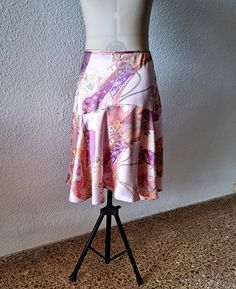 Beautiful, very comfortable lightweight silk skirt for every day, mid length, floaty, flared hem, fully lined. Size - D 40, USA 8. Very good condition Flat measurements:  waist - 42 cm/ 16.5'' hips - 54 cm/ 21.2'' length - 67 cm/ 26.4'' Relaxed Silk Midi Skirt, Pink Silk Maxi Skirt For Spring, Spring Pink Silk Maxi Skirt, Pink Silk Pleated Skirt, Spring Silk Flared Skirt, Pink Silk Full Skirt, Knee-length Silk Lined Skirt, Silk Stretch Lined Skirt, Silk Flowy Mini Skirt