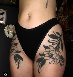 Flower Tattoos Leg Thigh Tat, Womens Stomach Tattoo Ideas, Traditional Thigh Tattoo, Tattoo Bein Frau, Sick Tattoos, Bum Tattoo, Hip Tattoos Women, Pieces Tattoo