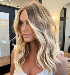 Modern Side Bangs Long Hair, Slowly Going Blonde, Medium Long Hair Color Ideas, Blonde Spring 2024, Low Maintenance Beach Blonde, Bronde Balyage Long Hair, Dark To Light Blonde Balayage, Blonde Balayage Dark Eyebrows, 2024 Popular Hairstyles