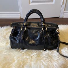 Miu Miu Leather Bag, Vintage Miu Miu Bag, Miu Miu Bag Outfit, Miu Miu Purse, Uni Bag, Miu Miu Handbags, Miu Miu Bag, Stockholm Fashion, Pretty Bags