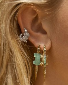 Bibi van der Velden White Gold Alligator Twist Single Earring | OLIVELA Earring Inspo Ears, Mixed Metal Earring Stack, Ear Piercings Jewelry, Mixed Earrings, Earring Piercing, Dope Jewelry Accessories, Geek Jewelry, Summer Earrings, Dope Jewelry