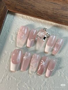 Kiss Of Life Nails Kpop, Ballerina Shaped Nails Designs, Coquette Winter Nails, Winter Bow Nails, White Bow Nails, Cute Aesthetic Nails, Hello Kitty Nail Art, Nail Noel, Hello Kitty Nails Art