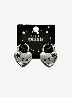 These bold  silver-tone earrings are heart-shaped lockets stamped with stars. Shine on! Emo Earrings, Dr Belongings, Accesorios Aesthetic, Kitty Room, Hello Kitty Room Decor, Cute Promise Rings, Hot Topic Jewelry, Locket Earrings, Saturn Earrings