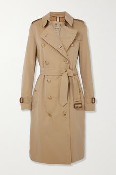 The 15 Staples Every French Woman Has in Her Wardrobe Fashion Workshop, Burberry Trenchcoat, Basket Veja, Burberry Outfit, Burberry Trench, Burberry Trench Coat