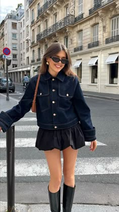 IG: @heloise.guillet Outfit Inspo Classy Chic, Europe Fits Fall, Denim Inspired Outfit, Paris Inspo Outfit, Fall Cool Outfits, Europe May Outfits, Dress And Flats Outfit, Spring Fashion 2025, Spring 2025 Fashion