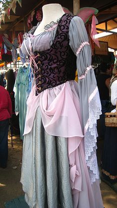 Sca Outfits, Renn Faire, Fair Outfit, Romantic Life, Festival Ideas, Fair Outfits, Ren Fest, Fest Outfits, Medieval Costume