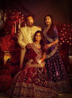 Isha Ambani, Indian Wedding Pictures, Indian Wedding Poses, Family Wedding Photos, Bridal Photography Poses, Bride Photography Poses, Bride Photoshoot, Wedding Photoshoot Poses