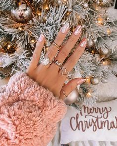 Gold Holiday Nails, Rose Gold Nail Polish, Snowflake Nail Design, Snowflake Nail Art, Gold Nail Polish, Festive Nail Art