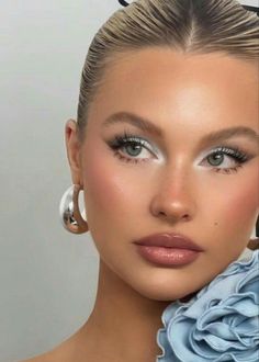 Hoco Blue Makeup Looks, White Rabbit Eye Makeup, Dusty Blue Makeup Look Wedding, Light Blue Make Up Looks, Wedding Makeup Inspo Blue Eyes, Light Blue Makeup Looks For Brown Eyes, Blue Eyes Eye Makeup, Icy Blue Makeup Look, Dark Blue Eyes Makeup