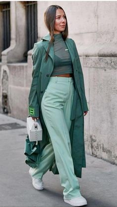 Green, green outfit, green outfit ideas, green outfit inspo, greed outfit aesthetic, green clothes , how to style, how to style green outfits, how to style a green cardigan, how to style green pants, how to style a green skirt, how to style a green jacket, green shirt, green pants, inspo outfits, aesthetic outfits Mode Monochrome, Elegant Summer Outfits, Mens Fashion Week, Elegante Casual, Looks Street Style, Summer Fashion Trends, Mode Inspo, Nashville Tennessee, Mode Inspiration