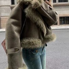 Precio bajo con envío gratis para usuario nuevo. Leather Jacket Details, Motorcycle Wear, Biker Coat, Winter Fur Coats, Fur Leather Jacket, Streetwear Mode, Faux Suede Jacket, Solid Clothes, Winter Coats Women