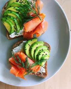 two slices of bread with salmon and avocado on them