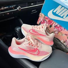 Nike Running Shoes Aesthetic, Cute Running Shoes, Cute Womens Shoes, Shoe Inspiration, Volleyball Shoes