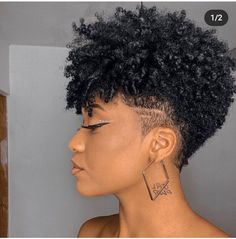 Quick Tutorials for Stunning Afro Hair Buns Low Cut Hairstyles, Short Natural Curly Hair, Natural Hair Short Cuts, Tapered Haircut