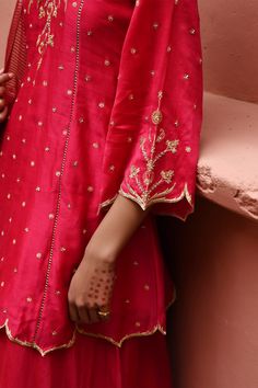 Buy Red Chanderi Embroidery Kalyani Boota V Neck Panelled Short Kurta Set For Women by Deep Thee Online at Aza Fashions. Short Kurta Set, Short Kurta, Kurta Set For Women, 27 Dresses, Long Kurti Designs, Designer Outfits, Beautiful Dress Designs, Designer Party Wear Dresses, Embroidery Suits Design