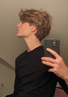 Teens Haircuts Boy, Aesthetic Hair For Men, Bad Middle Part Men, Guy Hair Inspo Straight Hair, Pinterest Boy Hair, Mens Hair Aesthetic, Curtains Boys Hair, Trendy Mens Haircuts For Straight Hair, The Flow Hairstyle Men Middle Part