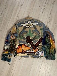 Trendy Fashion ooak vintage levis denim Marko jacket vintage tapesty and patches handmade art, Women's Clothing Bleach Clothes Design, Clothes Design Ideas, Bleaching Clothes, Art Jacket, The Lost Boys, Denim Coat Women, Denim Art, Diy Clothes Design, Leather Pocket