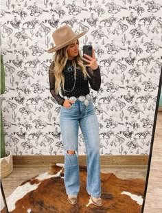 Cute Western Outfits For Concerts, Western Outfits Women Dancing, Western Flair Outfit, Concert Outfits Western, Western Outfits With Chain Belts, Bodysuit Western Outfit, Rodeo Outfits Midsize, Western Fall Fashion 2023, Pbr Rodeo Outfit