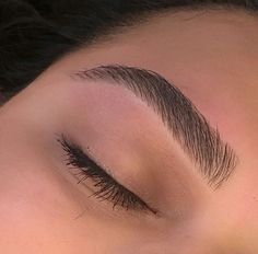 Eyebrows Goals, Perfect Eyebrow Shape, Eyebrow Hacks, Smink Inspiration, Threading Eyebrows, Natural Eyebrows