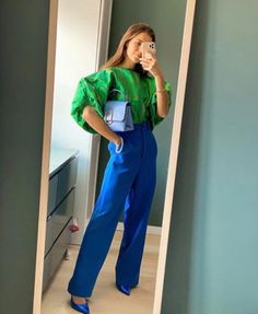 Blue Trousers Outfit, Blue Pants Outfit, 21 Diner, Color Outfits, Colour Combinations Fashion, Color Combos Outfit, Color Blocking Outfits, Color Combinations For Clothes, Casual Outfit Inspiration