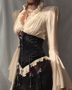 Ren Faire Outfits, Pirate Outfit, Fair Outfits, Dress Design Sketches, Old Fashion, Gothic Outfits, Fantasy Fashion, Character Outfits, Aesthetic Clothes