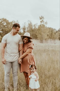 Toddler Photography Poses, Milena Ciciotti, Social Media Fast, Podcast Recommendations, Outdoor Family Photoshoot, Fall Maternity Photos, Maternity Photography Poses Couple