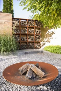 a fire pit in the middle of a gravel area