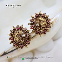 Leg Mehndi, Antique Gold Jewelry Indian, Jewelry Ear, Indian Bridal Jewelry Sets, Modern Gold Jewelry, Gold Bar Earrings, Gold Bridal Jewellery Sets, Antique Gold Jewelry