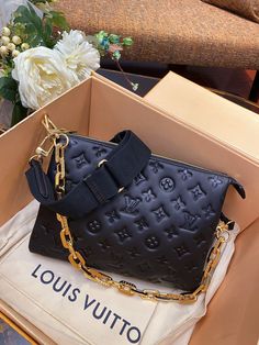 Size: 26 x 20 x 12 cm / 10.4 x 8 x 4.8 inches Luxury Tote Bags, Replica Designer Handbags, Lv Bag, Louis Vuitton Speedy Bag, Chanel Boy Bag, Vuitton Handbags, Louis Vuitton Handbags, Crossbody Shoulder Bag