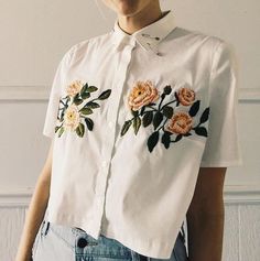 Love the details on the bust of this shirt! There's something so elegant and feminine about it. Gives a vintage feel! Pola Sulam, Foto Poses, Lulu Lemon, Mode Inspiration, Look Fashion, Passion For Fashion, White Shirt, Flower Power, Lehenga