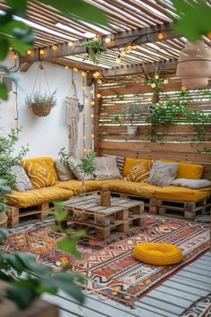 Balcony Frame Ideas, Small Outside Space Ideas, Artsy Garden Ideas, Cheap Outdoor Deck Ideas, Small Garden Spaces Outdoor Areas, Small Patio Garden Ideas Townhouse, Rental Outdoor Decorating, Tiny Home Garden Ideas, Small Outdoor Spaces Patio