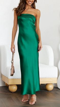 Feel like an ultimate goddess in our new maxi dress! It features a stunning new rich green toned colour, strapless style, midi length, back cutout with a elasticated strap leading to the back and a scooped cowl finish. Gaun Koktail, Socialite Style, Long Skirt Fashion, Satin Style, Gaun Fashion, Tube Top Dress, Elegant Pattern, Strapless Maxi, Strapless Maxi Dress